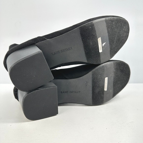 Scalloped faux suede ankle boots 7W black stacked heel round toe side insets - Picture 6 of 8